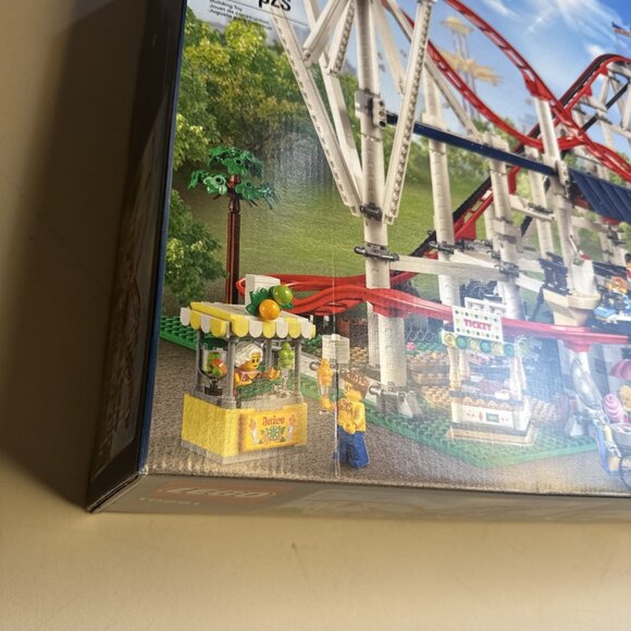 LEGO CREATOR: Roller Coaster (10261) - Picture 2 of 6